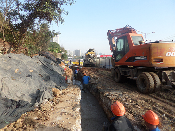 ͨ�Źܵ�ʩ��