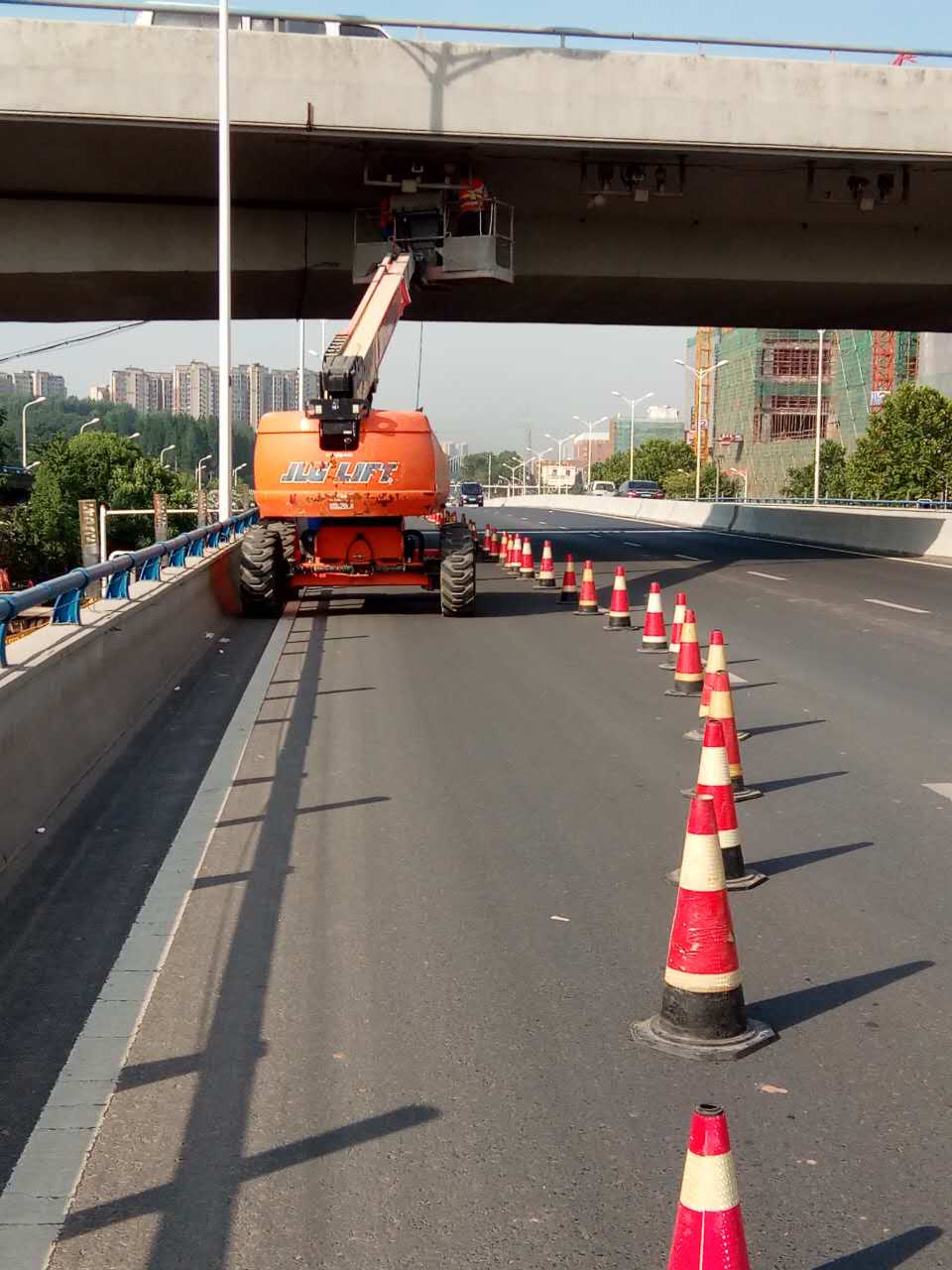 ͨ���żܰ�װ����