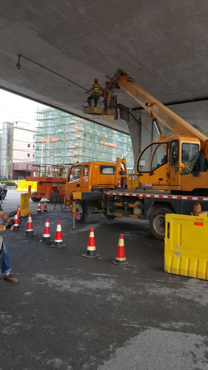 ͨ���żܰ�װ����